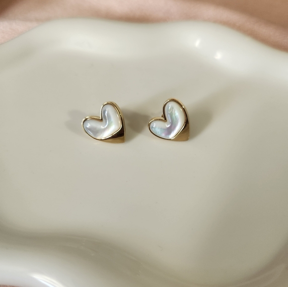 Gold Mother Of Pearl Heart Earrings - Picture 1 of 4